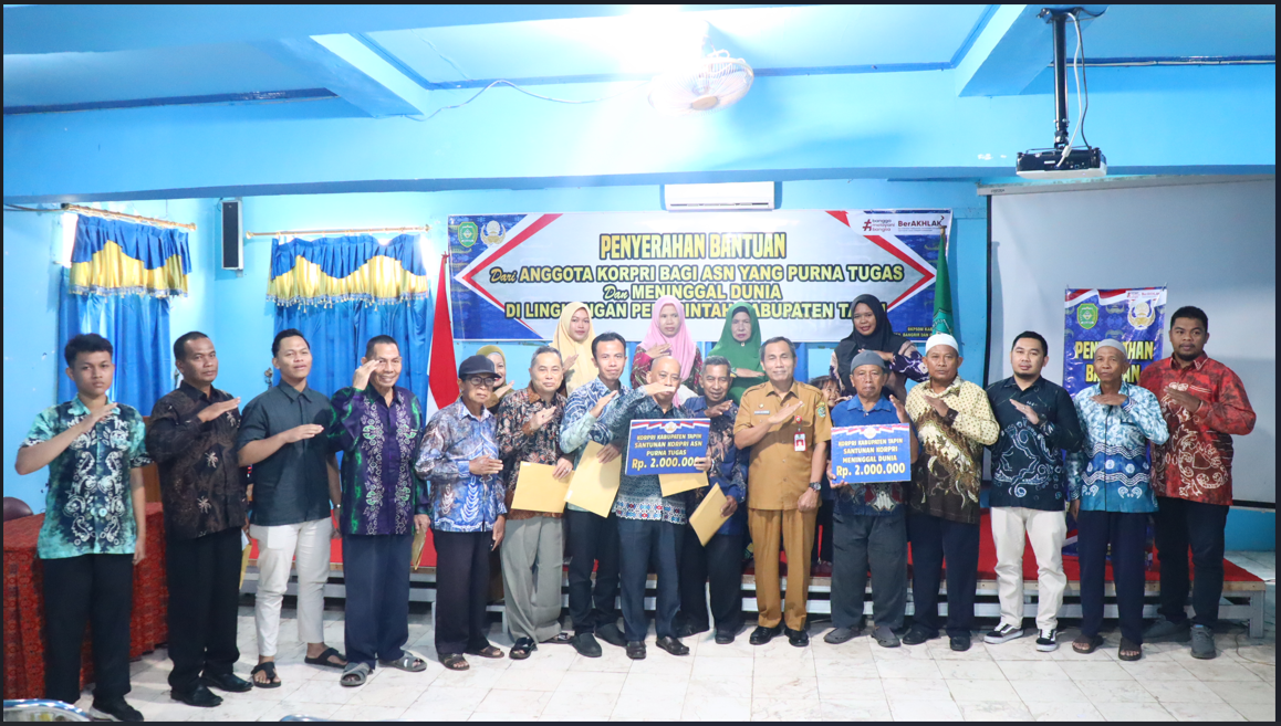 PENYERAHAN SANTUNAN DARI ANGGOTA KORPRI UNTUK ASN YANG PURNA TUGAS DAN MENINGGAL DUNIA